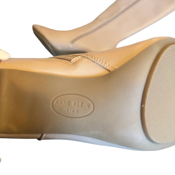 Anne Klein Sawyer Faux Leather KneeHigh Tan Boots Size 8.5 Standard Calf Stretch - Picture 8 of 11